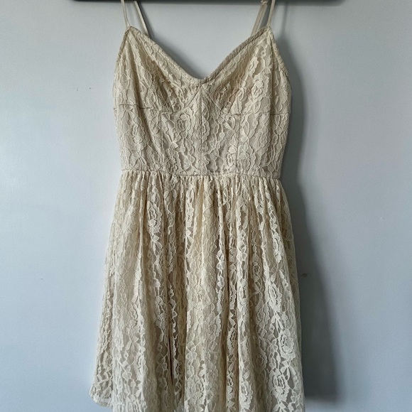 Lace mini dress - Picture 2 of 4